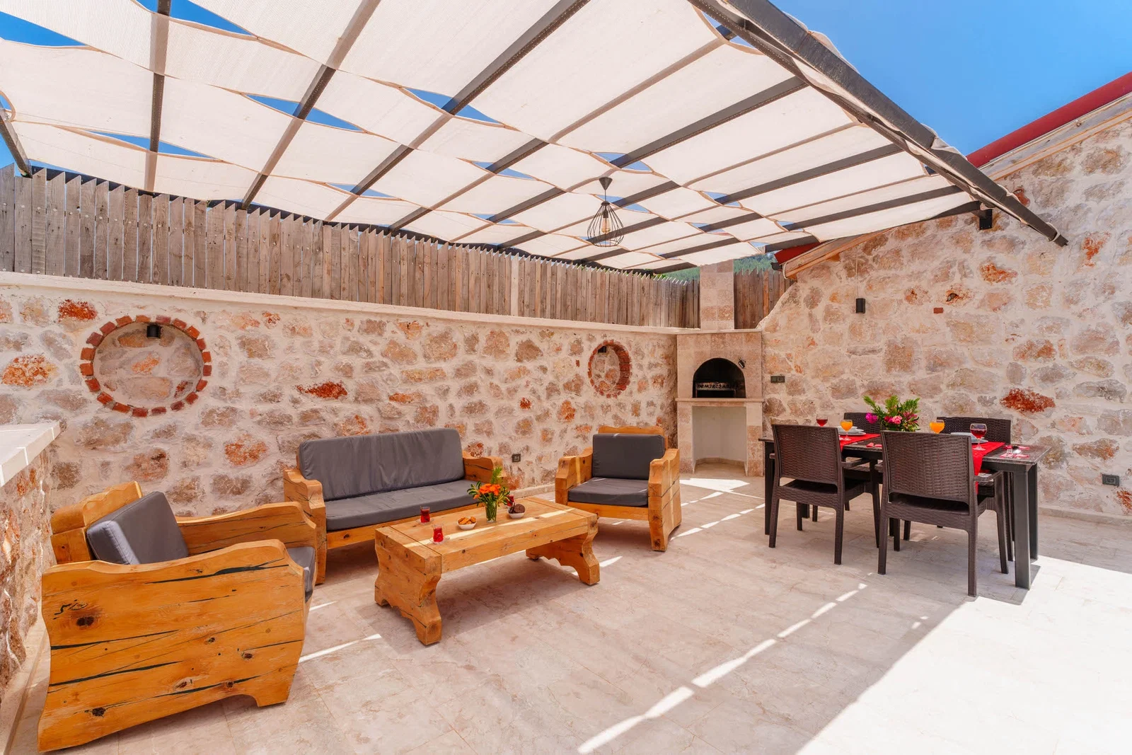 Sarıbelen’de Balayı Çiftlerine Uygun, Korunaklı Havuzlu, 2 Yatak Odalı, Ekonomik Villa