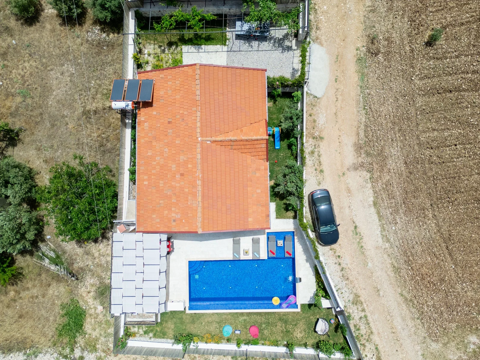 Sarıbelen’de Balayı Çiftlerine Uygun, Korunaklı Havuzlu, 2 Yatak Odalı, Ekonomik Villa