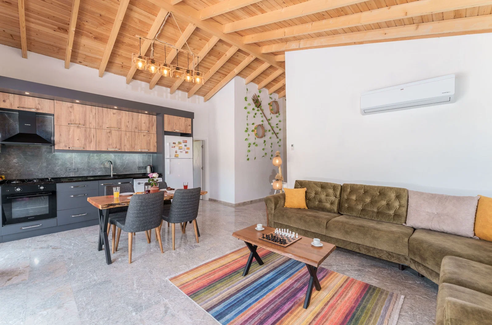 Sarıbelen’de Balayı Çiftlerine Uygun, Korunaklı Havuzlu, 2 Yatak Odalı, Ekonomik Villa
