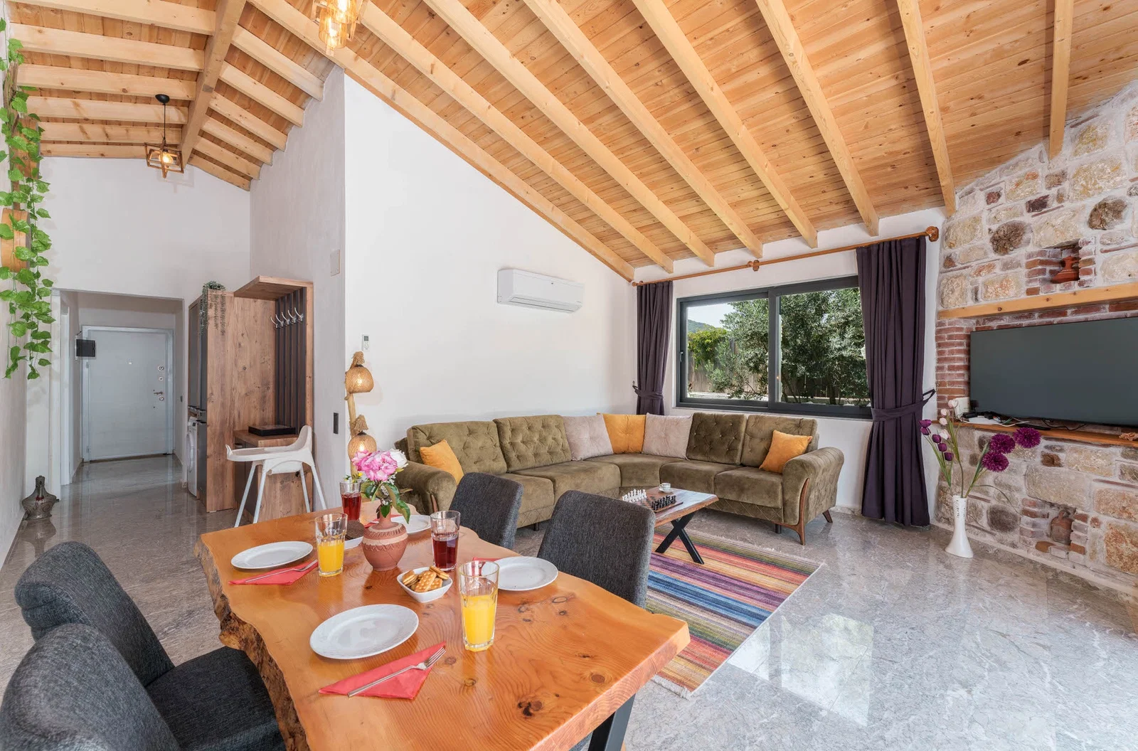 Sarıbelen’de Balayı Çiftlerine Uygun, Korunaklı Havuzlu, 2 Yatak Odalı, Ekonomik Villa