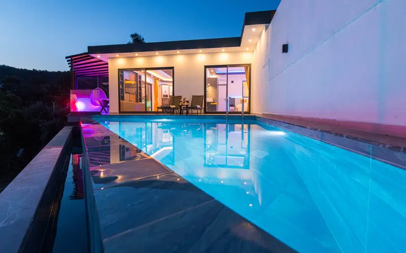 İslamlar’da korunaklı havuzlu kiralık villa
