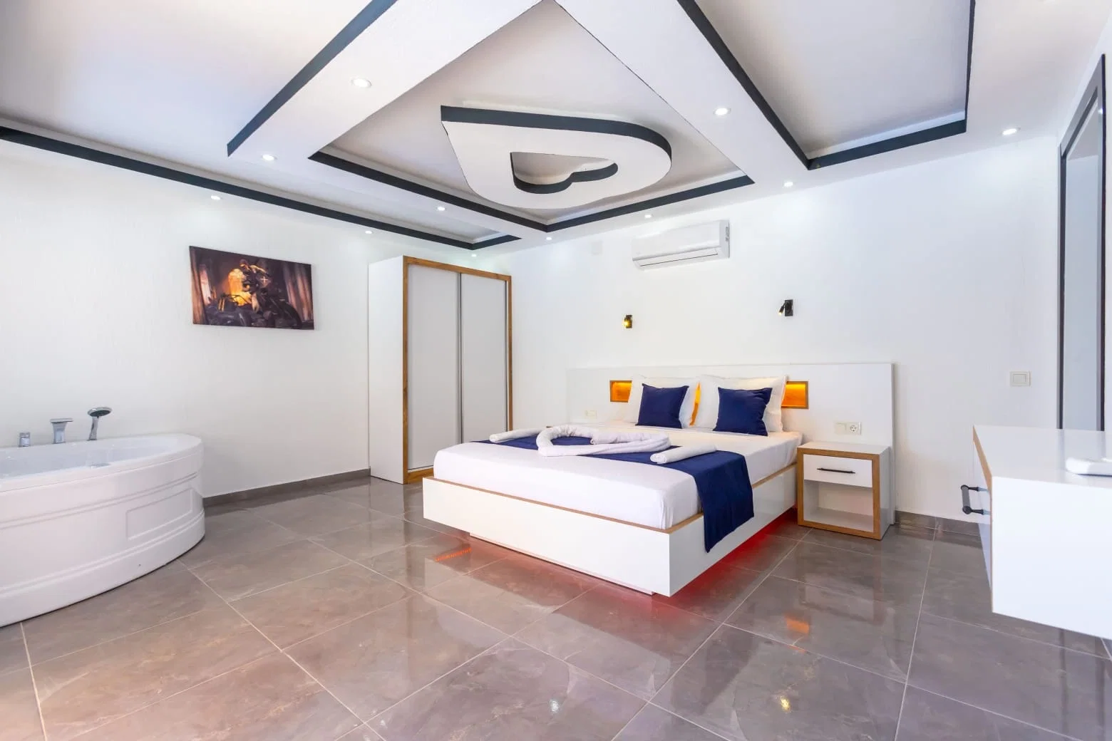 Sarıbelen’de Balayı Çiftlerine Uygun, Çocuk Havuzlu, 2 Yatak Odalı, Ekonomik Villa