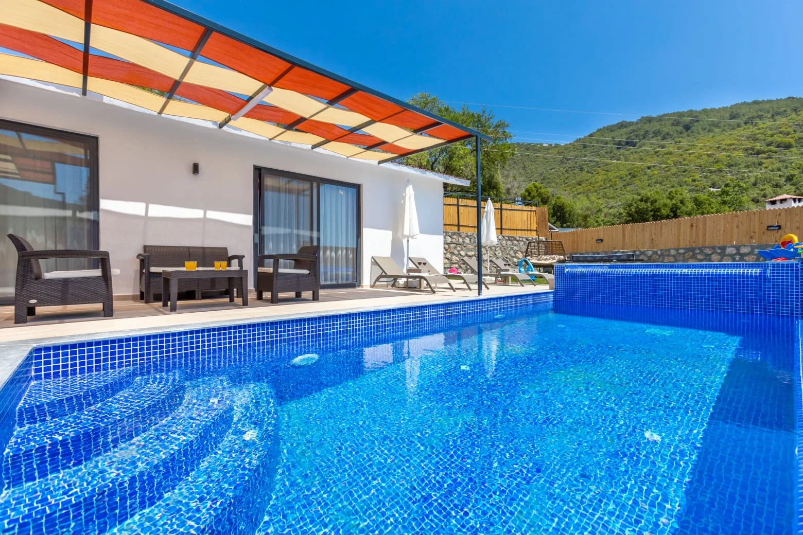 Sarıbelen’de Balayı Çiftlerine Uygun, Çocuk Havuzlu, 2 Yatak Odalı, Ekonomik Villa