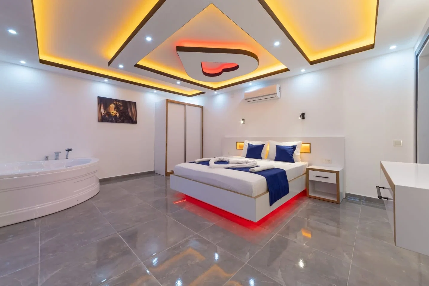 Sarıbelen’de Balayı Çiftlerine Uygun, Çocuk Havuzlu, 2 Yatak Odalı, Ekonomik Villa