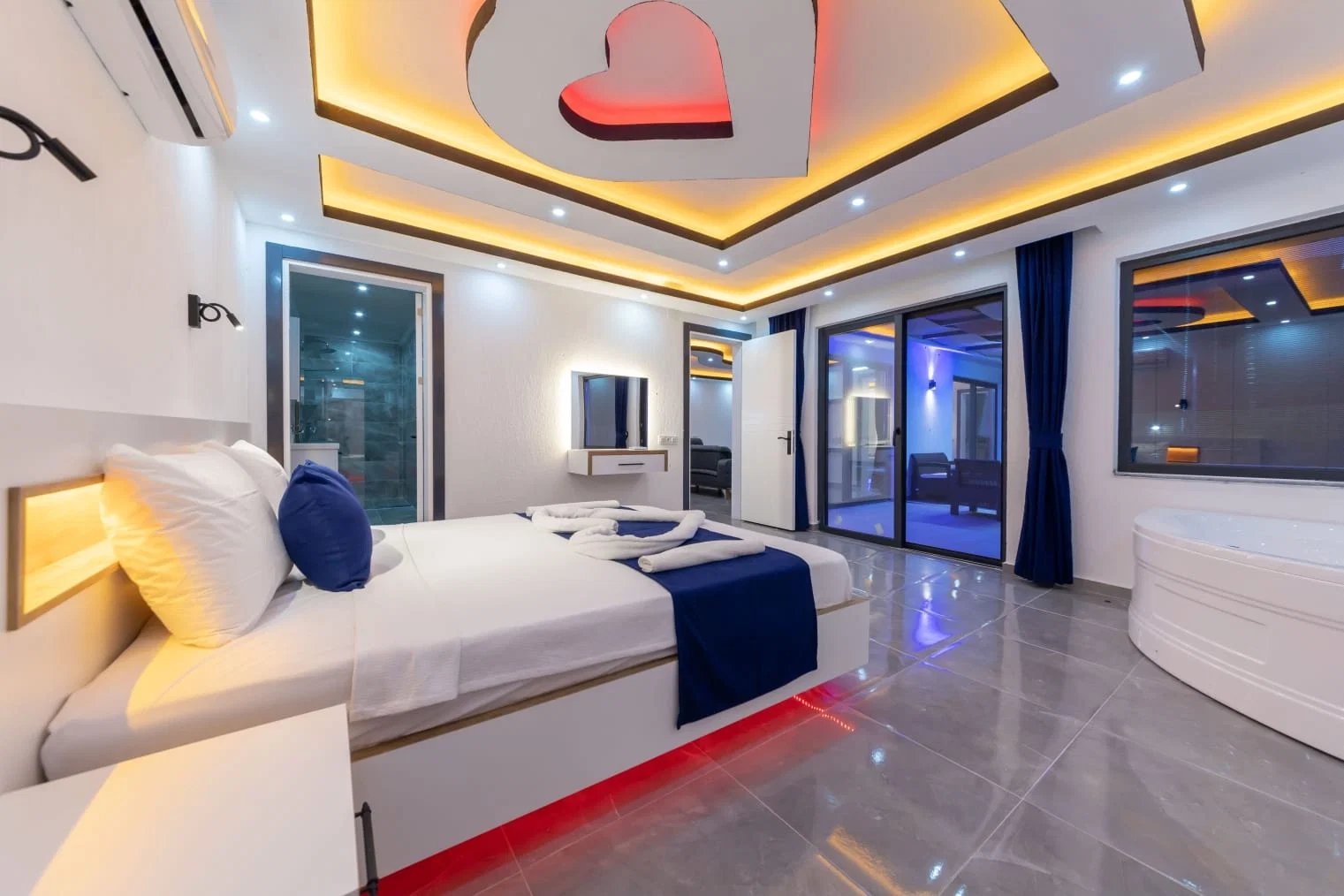 Sarıbelen’de Balayı Çiftlerine Uygun, Çocuk Havuzlu, 2 Yatak Odalı, Ekonomik Villa