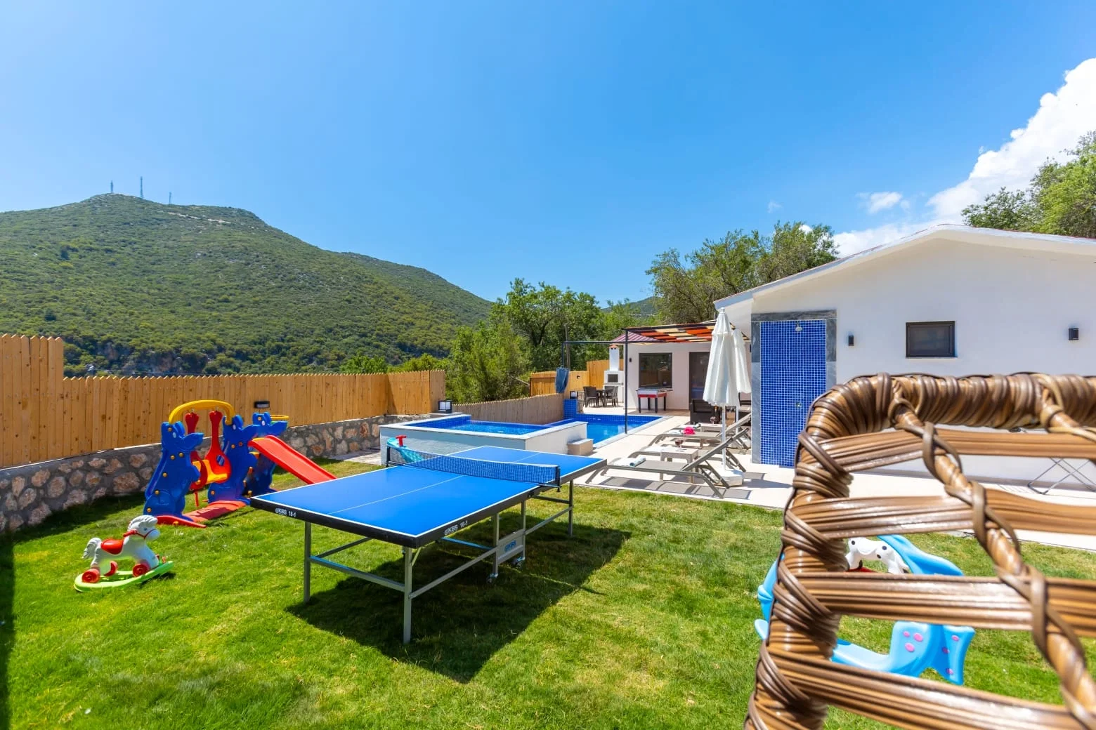 Sarıbelen’de Balayı Çiftlerine Uygun, Çocuk Havuzlu, 2 Yatak Odalı, Ekonomik Villa