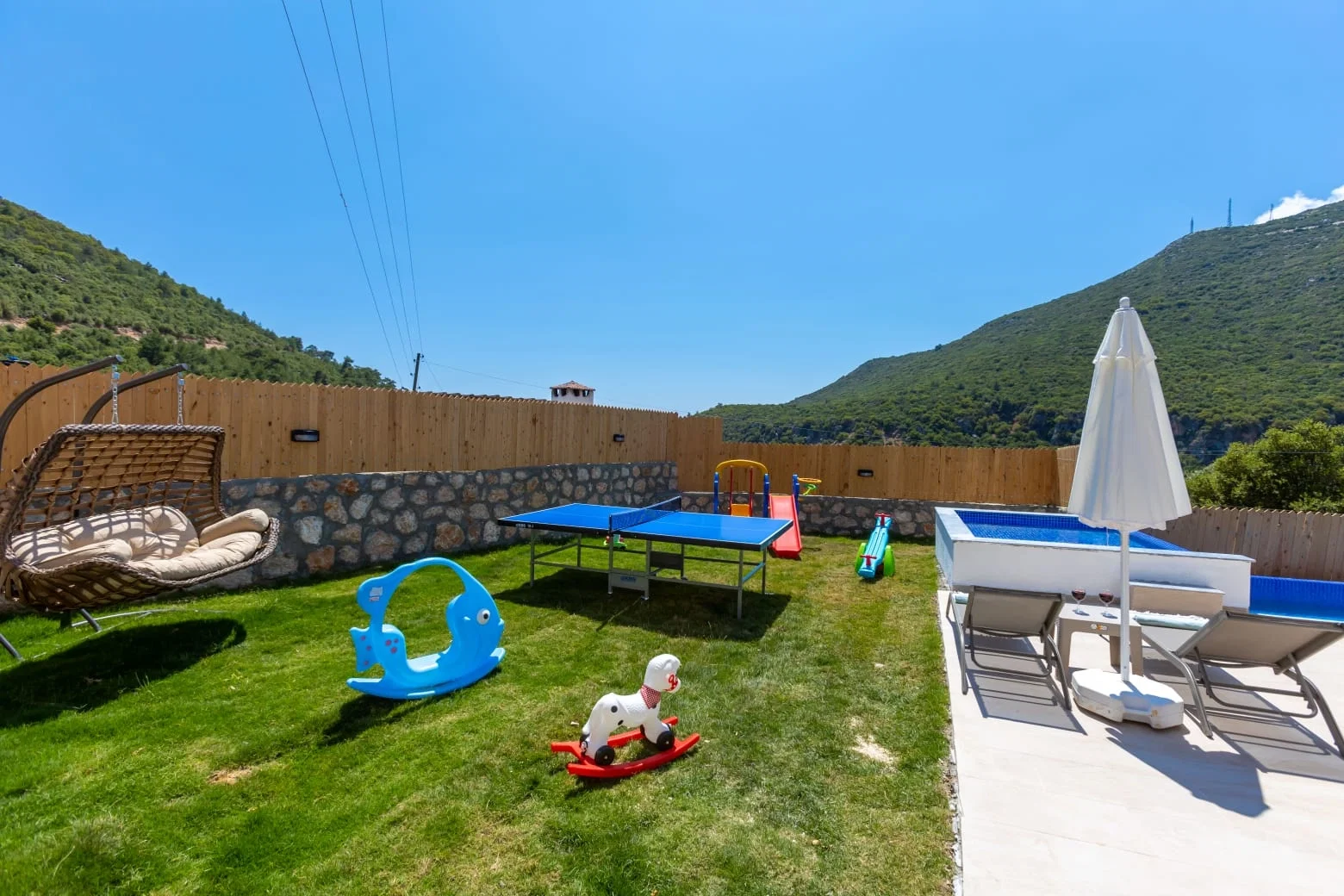 Sarıbelen’de Balayı Çiftlerine Uygun, Çocuk Havuzlu, 2 Yatak Odalı, Ekonomik Villa