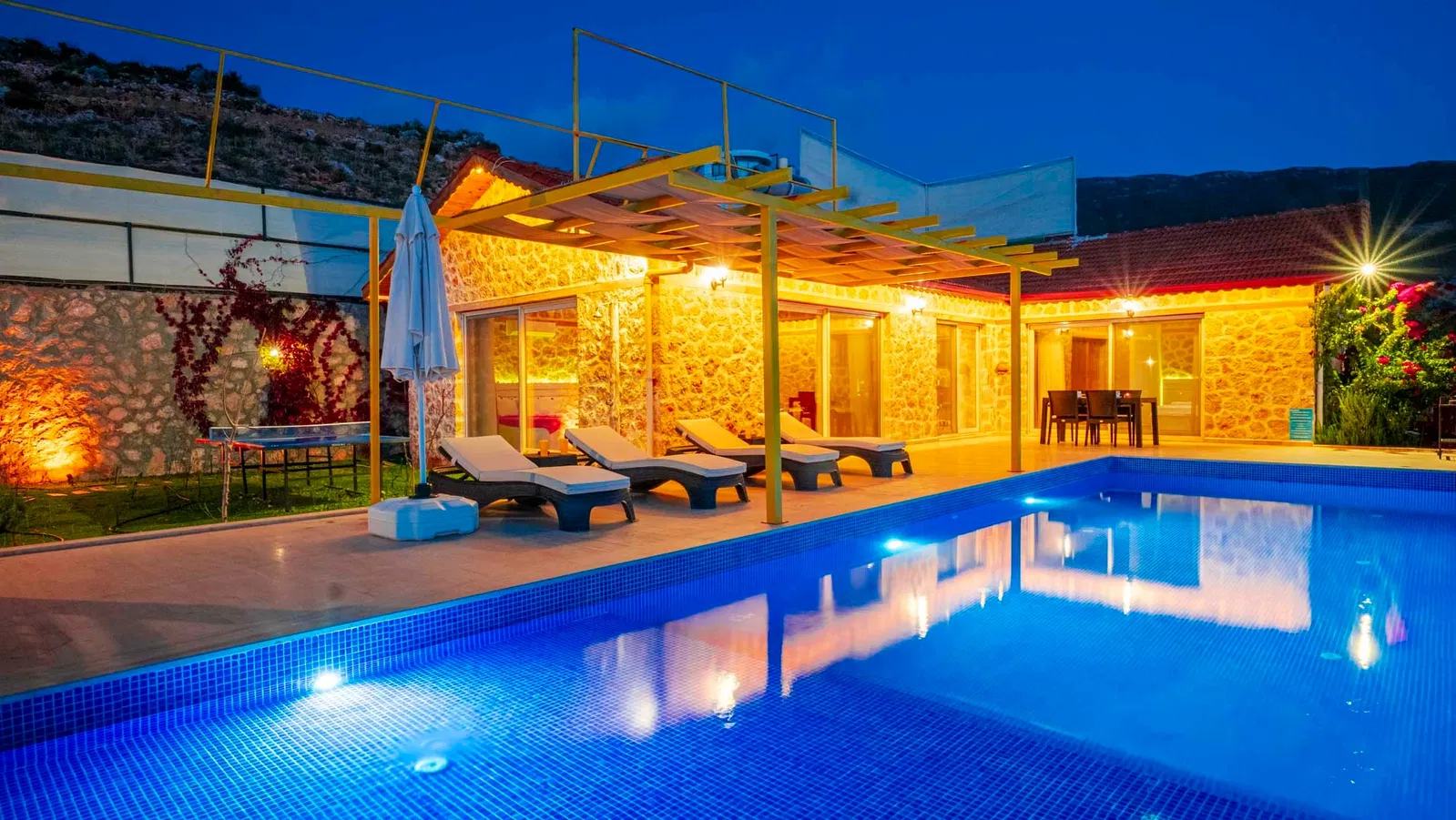 İslamlar’da korunaklı havuzlu kiralık villa