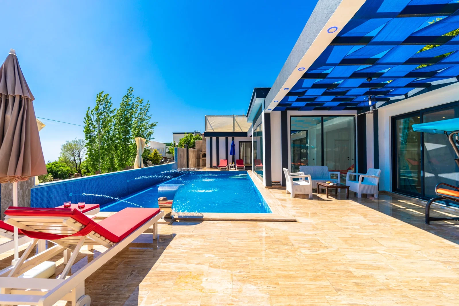 İslamlar’da Korunaklı, Isıtmalı Havuzlu, 2 Yatak Odalı, Kiralık Villa