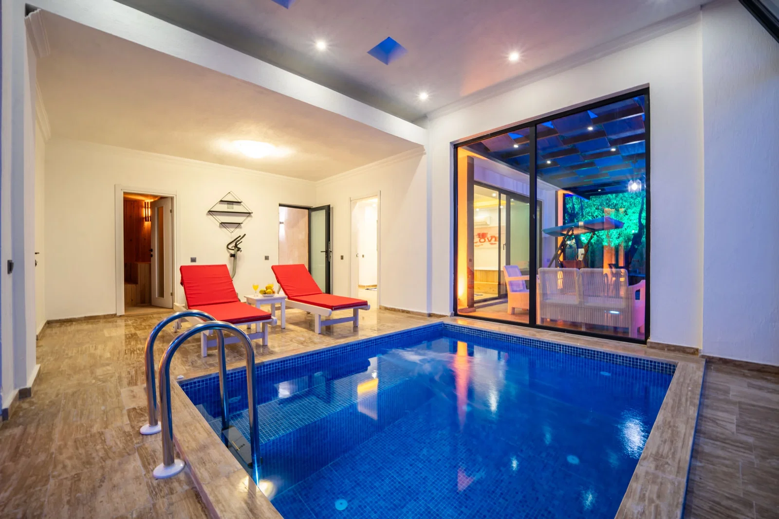 İslamlar’da Korunaklı, Isıtmalı Havuzlu, 2 Yatak Odalı, Kiralık Villa