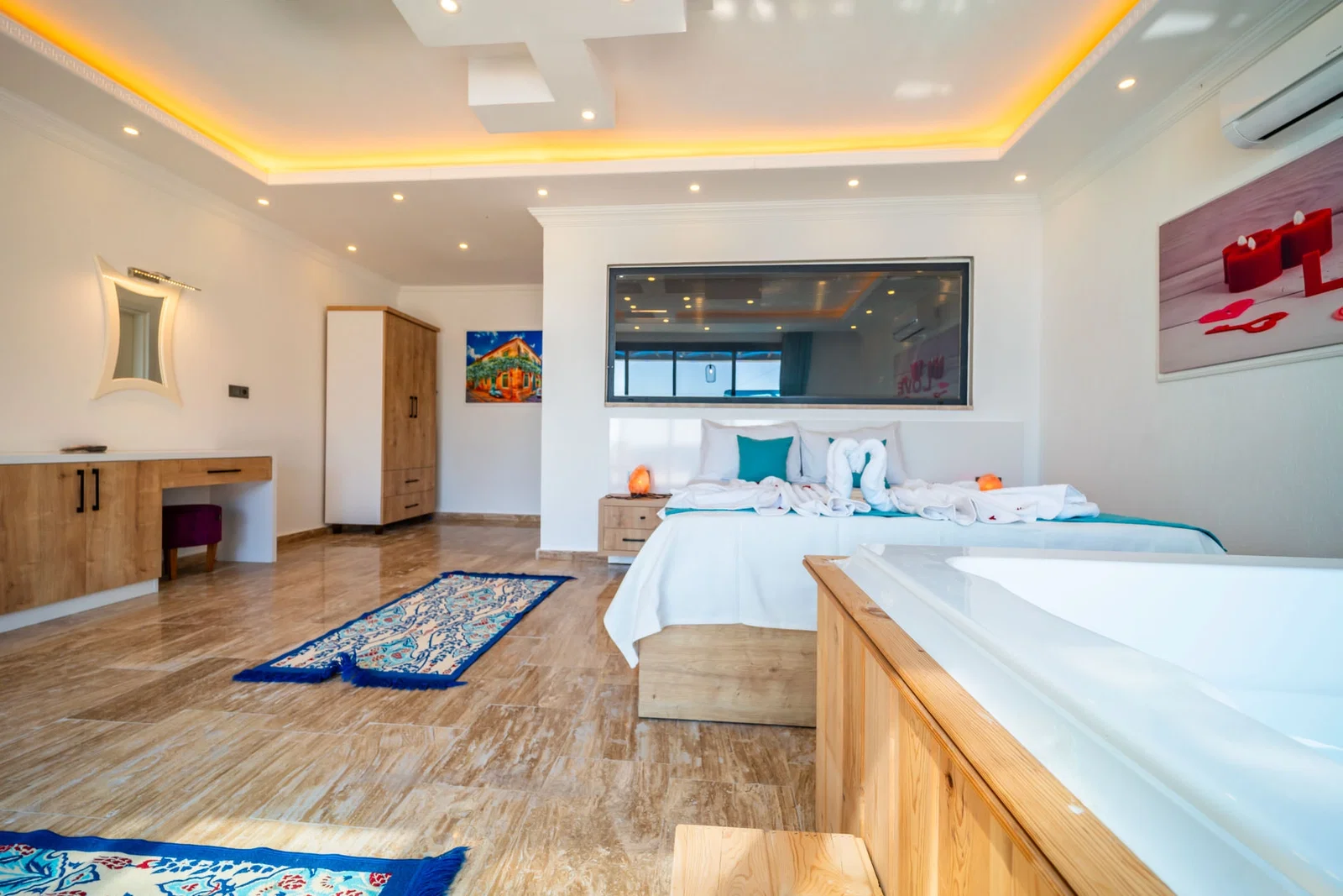 İslamlar’da Korunaklı, Isıtmalı Havuzlu, 2 Yatak Odalı, Kiralık Villa