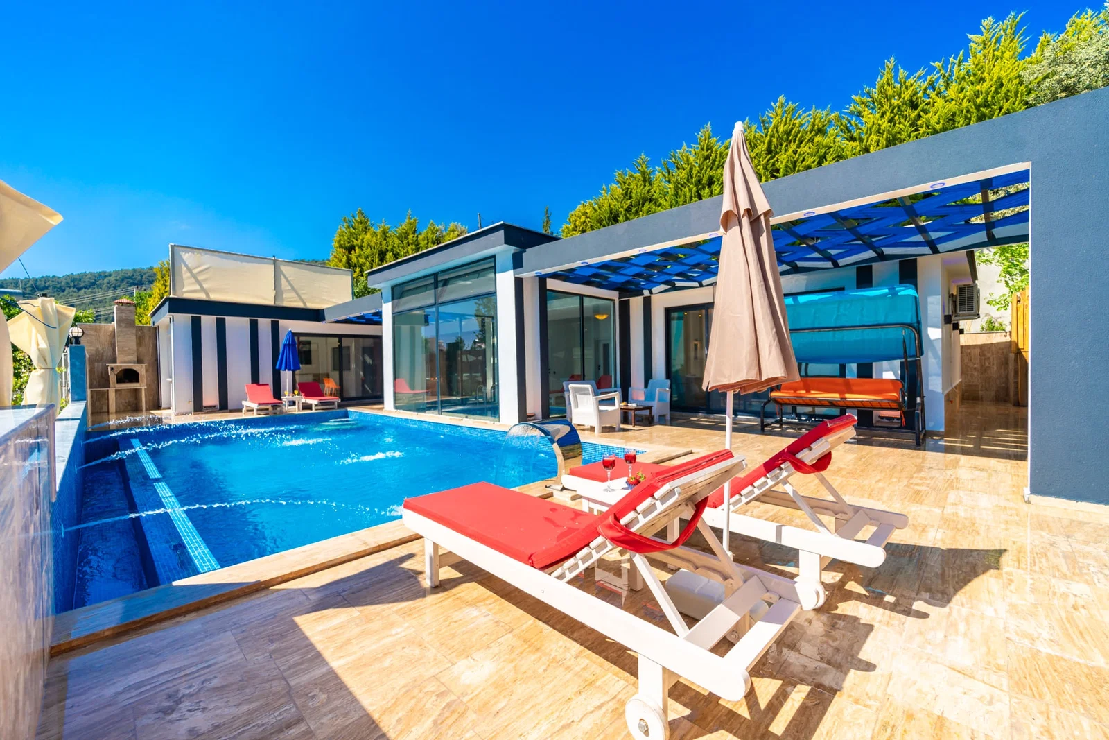 İslamlar’da Korunaklı, Isıtmalı Havuzlu, 2 Yatak Odalı, Kiralık Villa