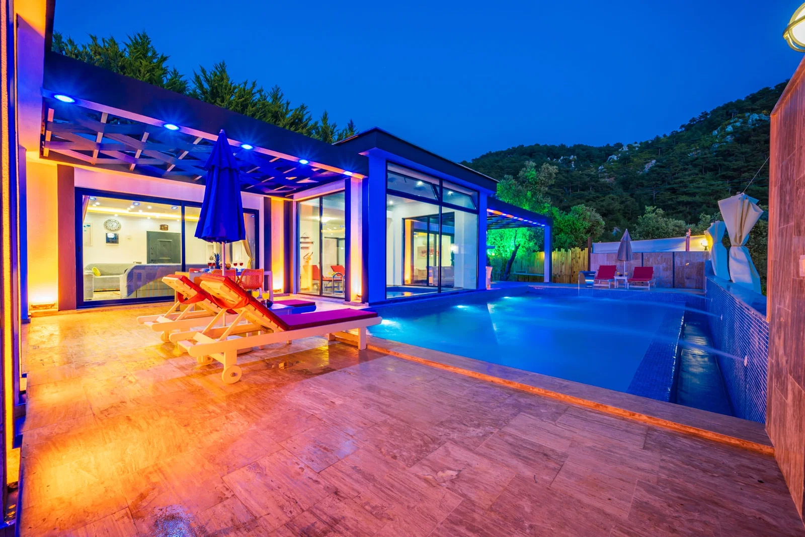 İslamlar’da Korunaklı, Isıtmalı Havuzlu, 2 Yatak Odalı, Kiralık Villa