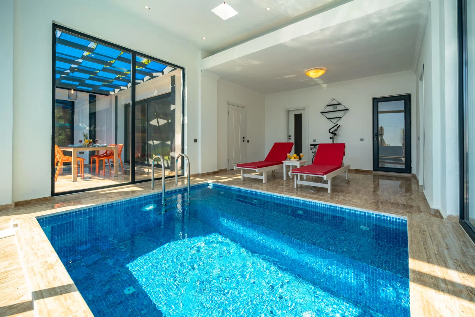İslamlar’da Korunaklı, Isıtmalı Havuzlu, 2 Yatak Odalı, Kiralık Villa