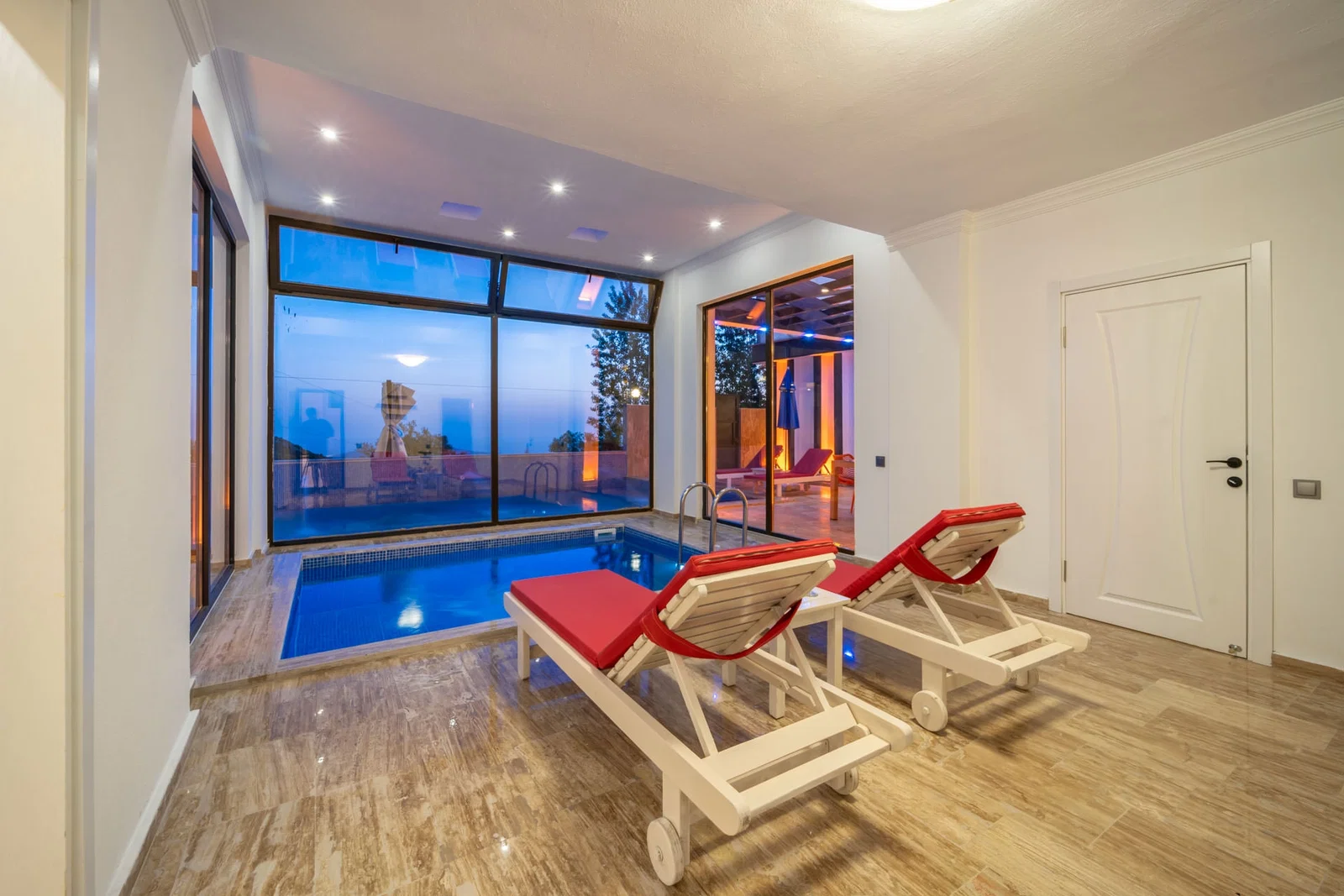 İslamlar’da Korunaklı, Isıtmalı Havuzlu, 2 Yatak Odalı, Kiralık Villa