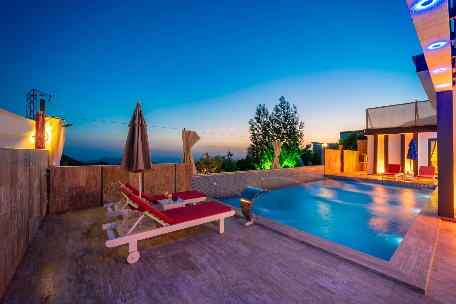 İslamlar’da Korunaklı, Isıtmalı Havuzlu, 2 Yatak Odalı, Kiralık Villa