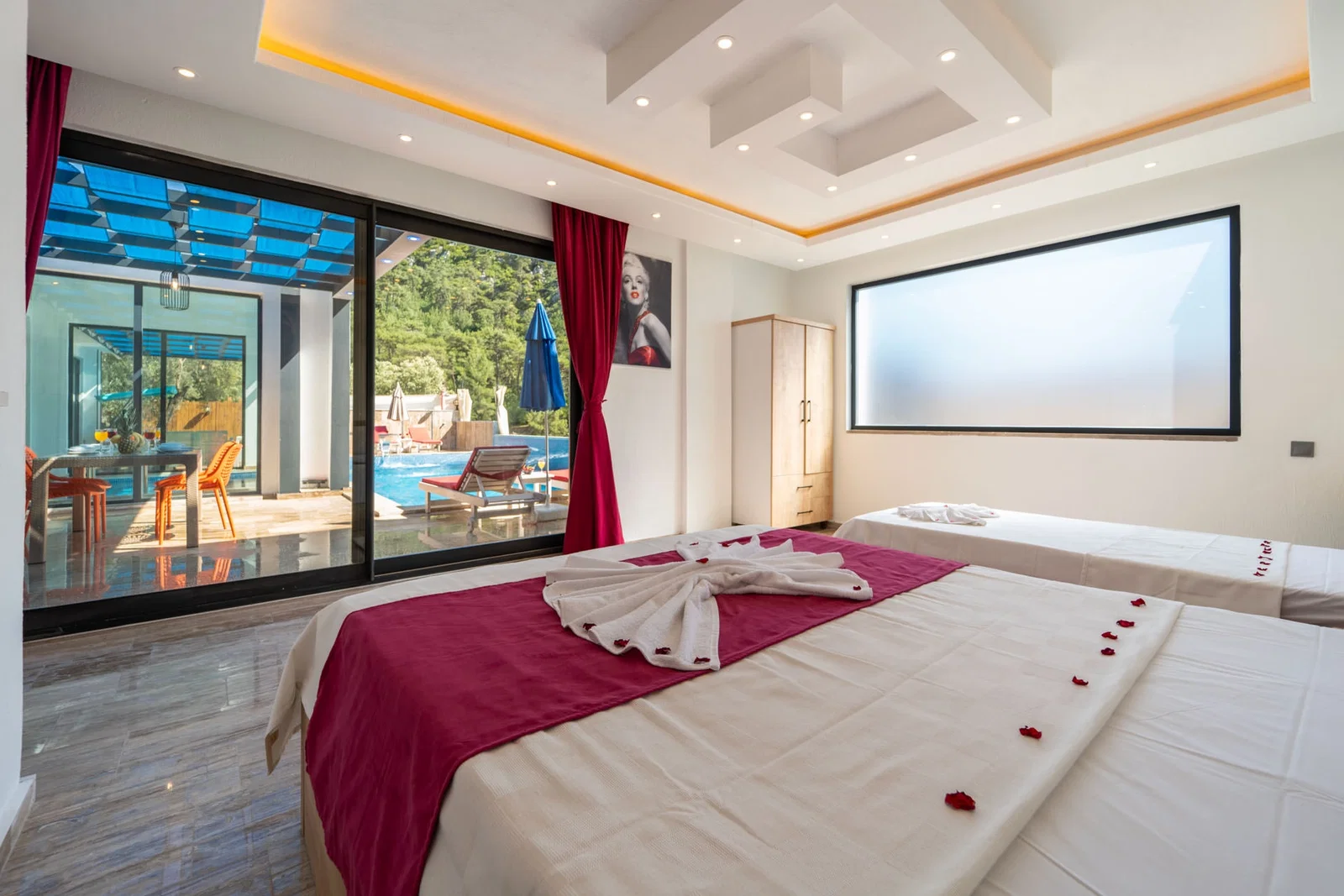 İslamlar’da Korunaklı, Isıtmalı Havuzlu, 2 Yatak Odalı, Kiralık Villa