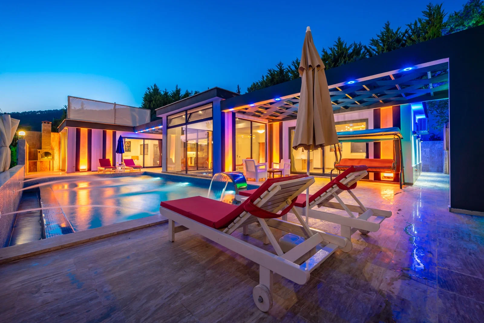 İslamlar’da Korunaklı, Isıtmalı Havuzlu, 2 Yatak Odalı, Kiralık Villa