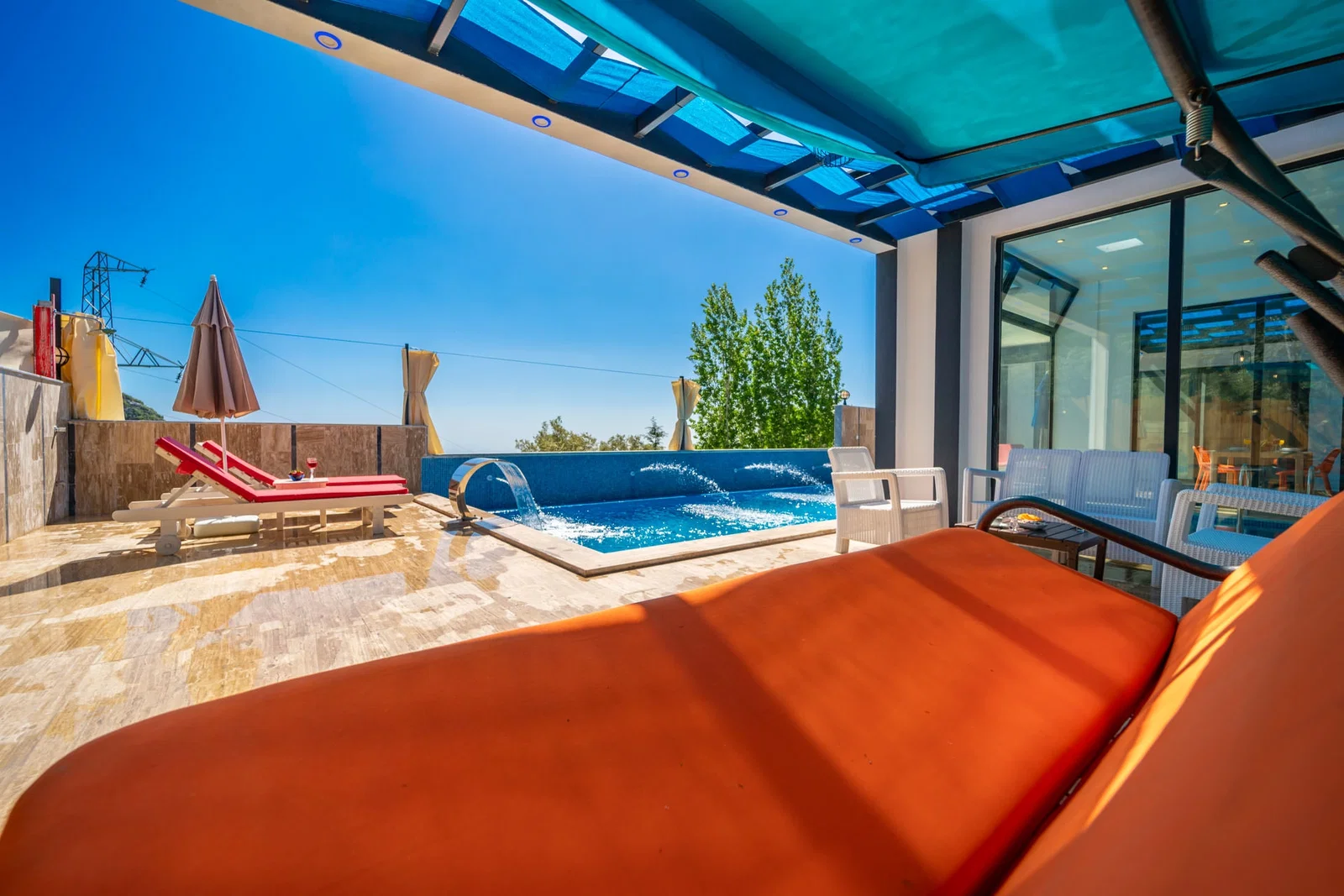 İslamlar’da Korunaklı, Isıtmalı Havuzlu, 2 Yatak Odalı, Kiralık Villa