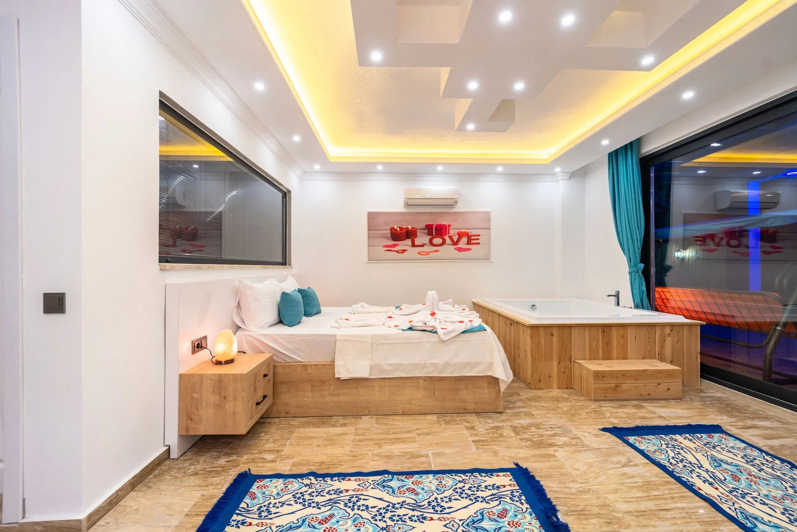 İslamlar’da Korunaklı, Isıtmalı Havuzlu, 2 Yatak Odalı, Kiralık Villa