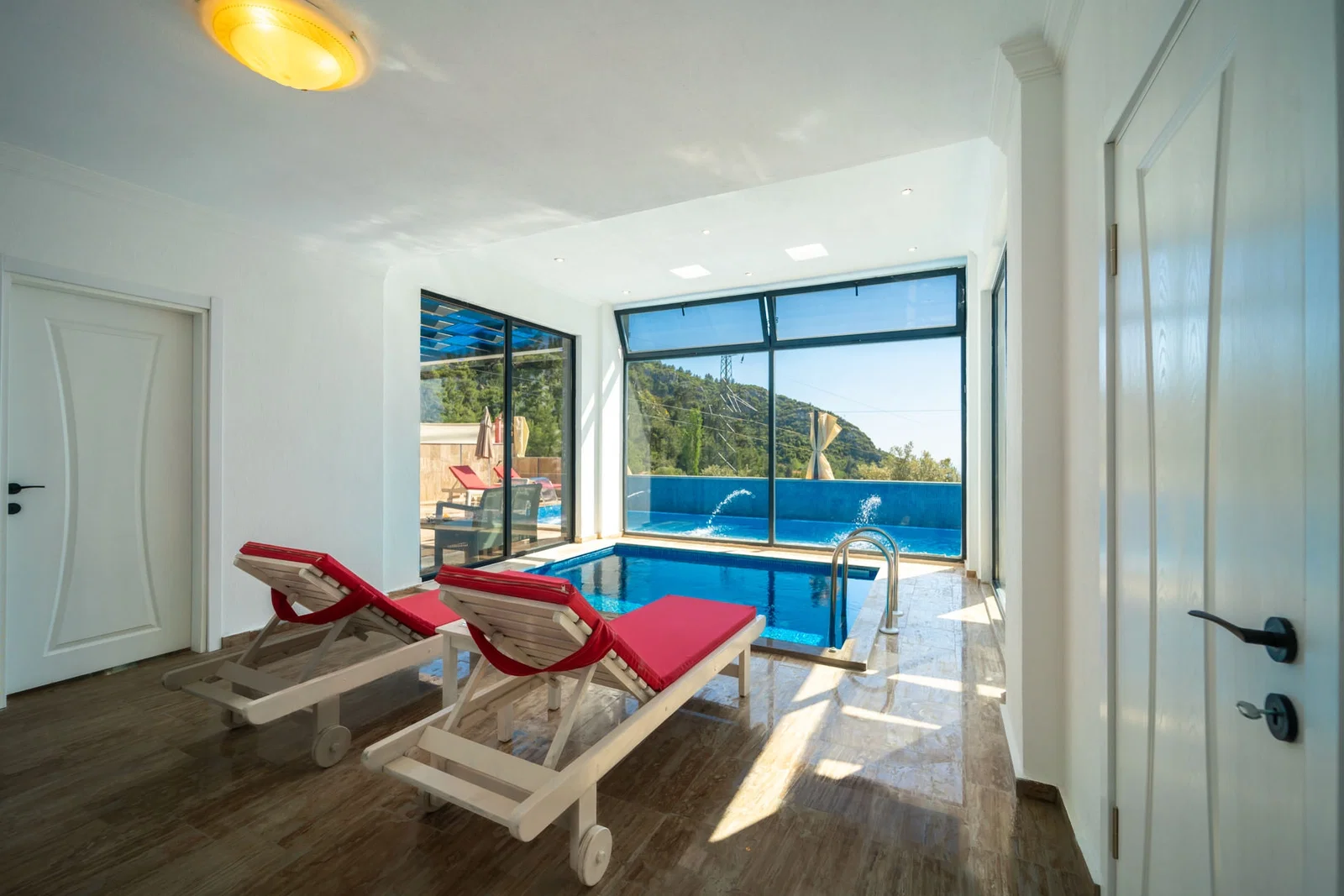 İslamlar’da Korunaklı, Isıtmalı Havuzlu, 2 Yatak Odalı, Kiralık Villa