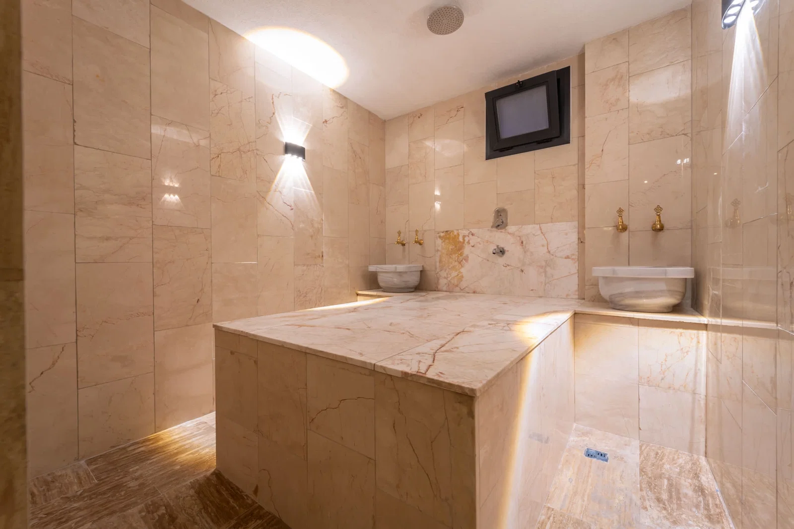 İslamlar’da Korunaklı, Isıtmalı Havuzlu, 2 Yatak Odalı, Kiralık Villa