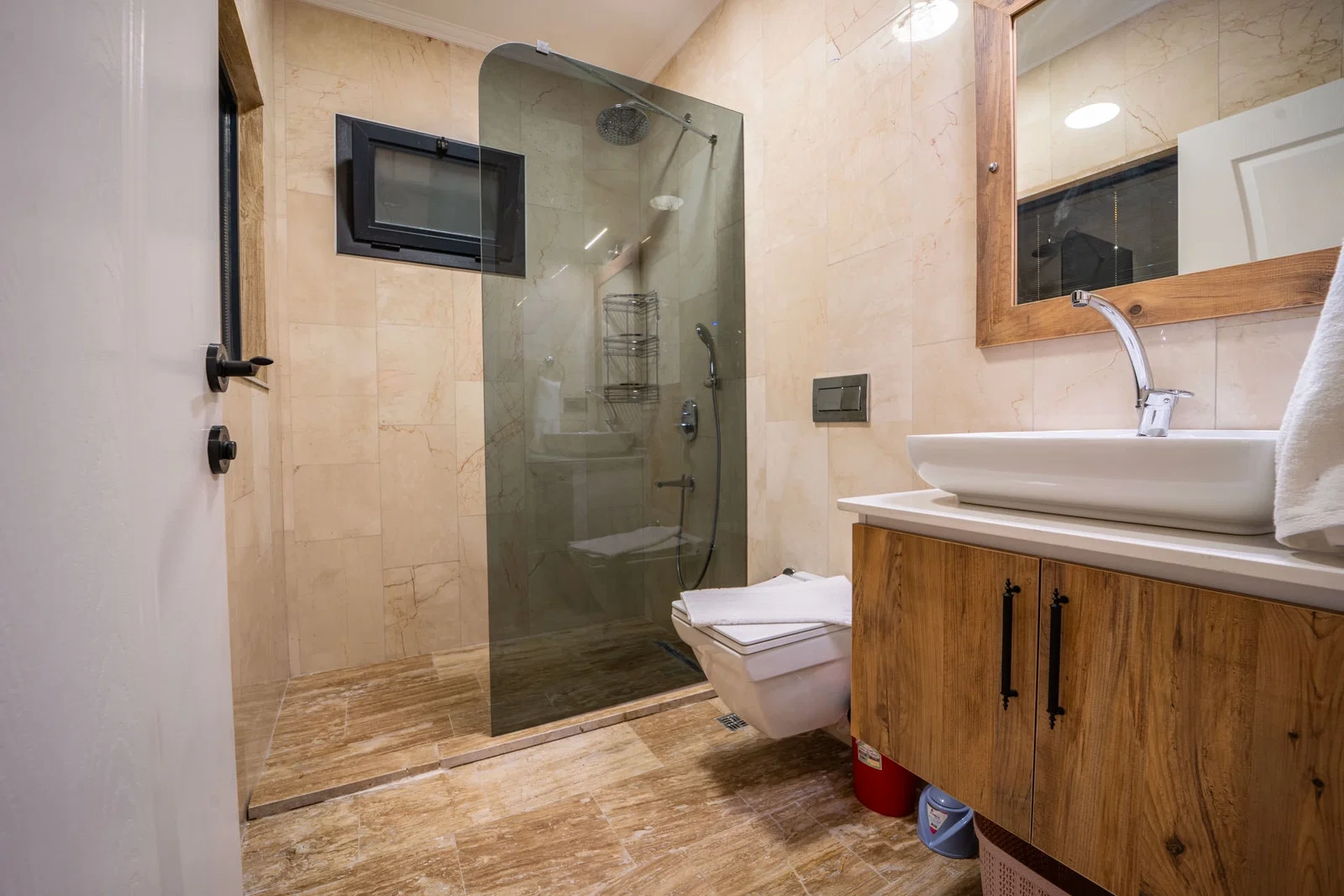 İslamlar’da Korunaklı, Isıtmalı Havuzlu, 2 Yatak Odalı, Kiralık Villa