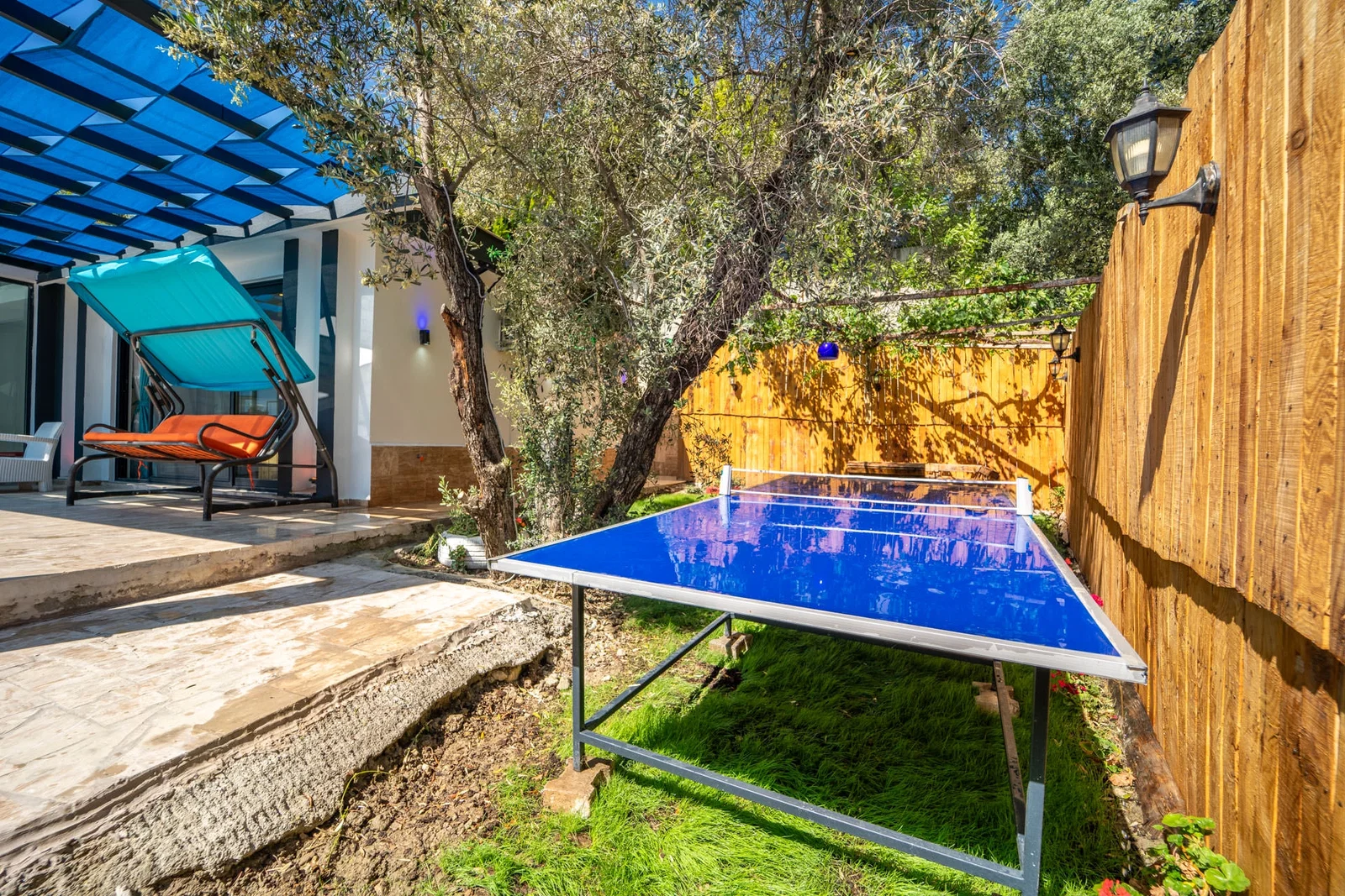 İslamlar’da Korunaklı, Isıtmalı Havuzlu, 2 Yatak Odalı, Kiralık Villa