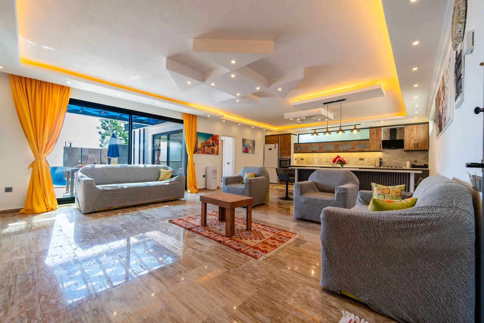 İslamlar’da Korunaklı, Isıtmalı Havuzlu, 2 Yatak Odalı, Kiralık Villa