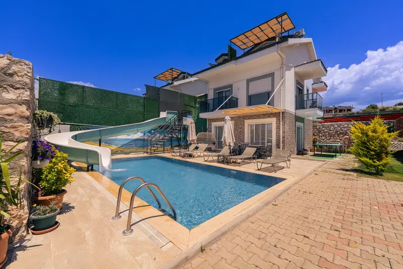 Fethiye’de korunaklı havuzlu kiralık villa