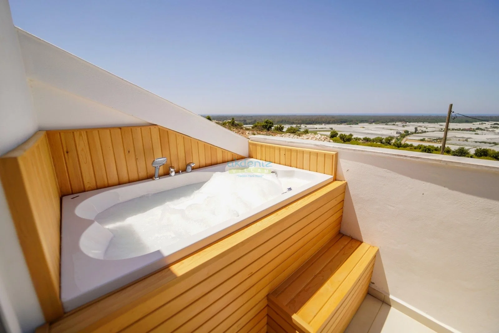 Fethiye’de Huzurlu, Korunaklı Havuzlu, 4 Yatak Odalı, Kiralık Villa