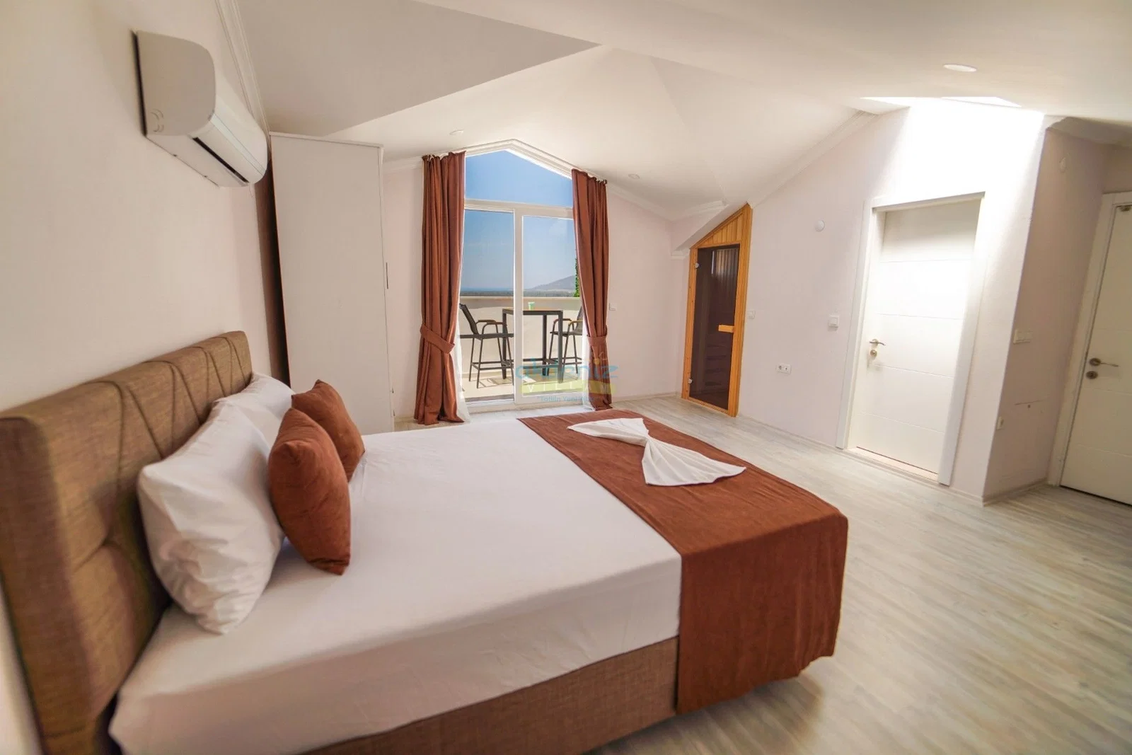 Fethiye’de Huzurlu, Korunaklı Havuzlu, 4 Yatak Odalı, Kiralık Villa