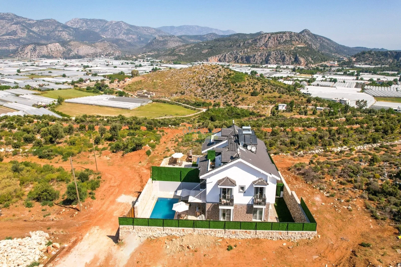 Fethiye’de Huzurlu, Korunaklı Havuzlu, 4 Yatak Odalı, Kiralık Villa