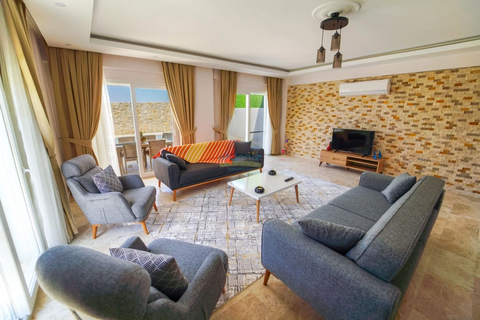 Fethiye’de Huzurlu, Korunaklı Havuzlu, 4 Yatak Odalı, Kiralık Villa
