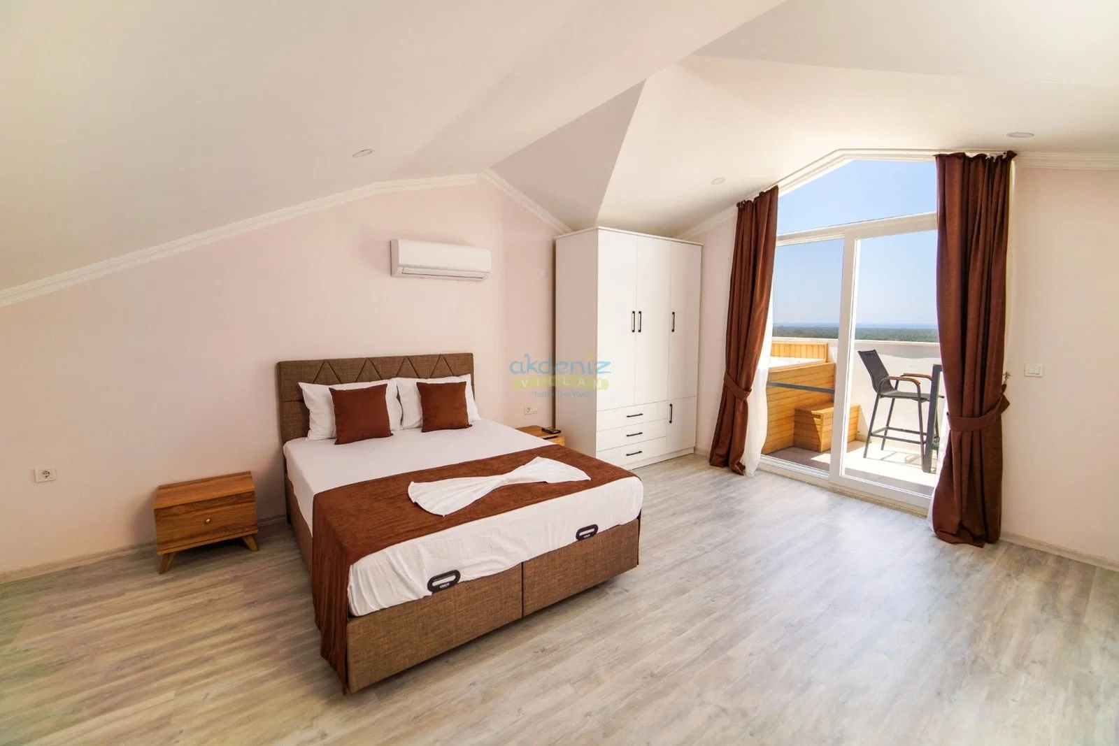 Fethiye’de Huzurlu, Korunaklı Havuzlu, 4 Yatak Odalı, Kiralık Villa