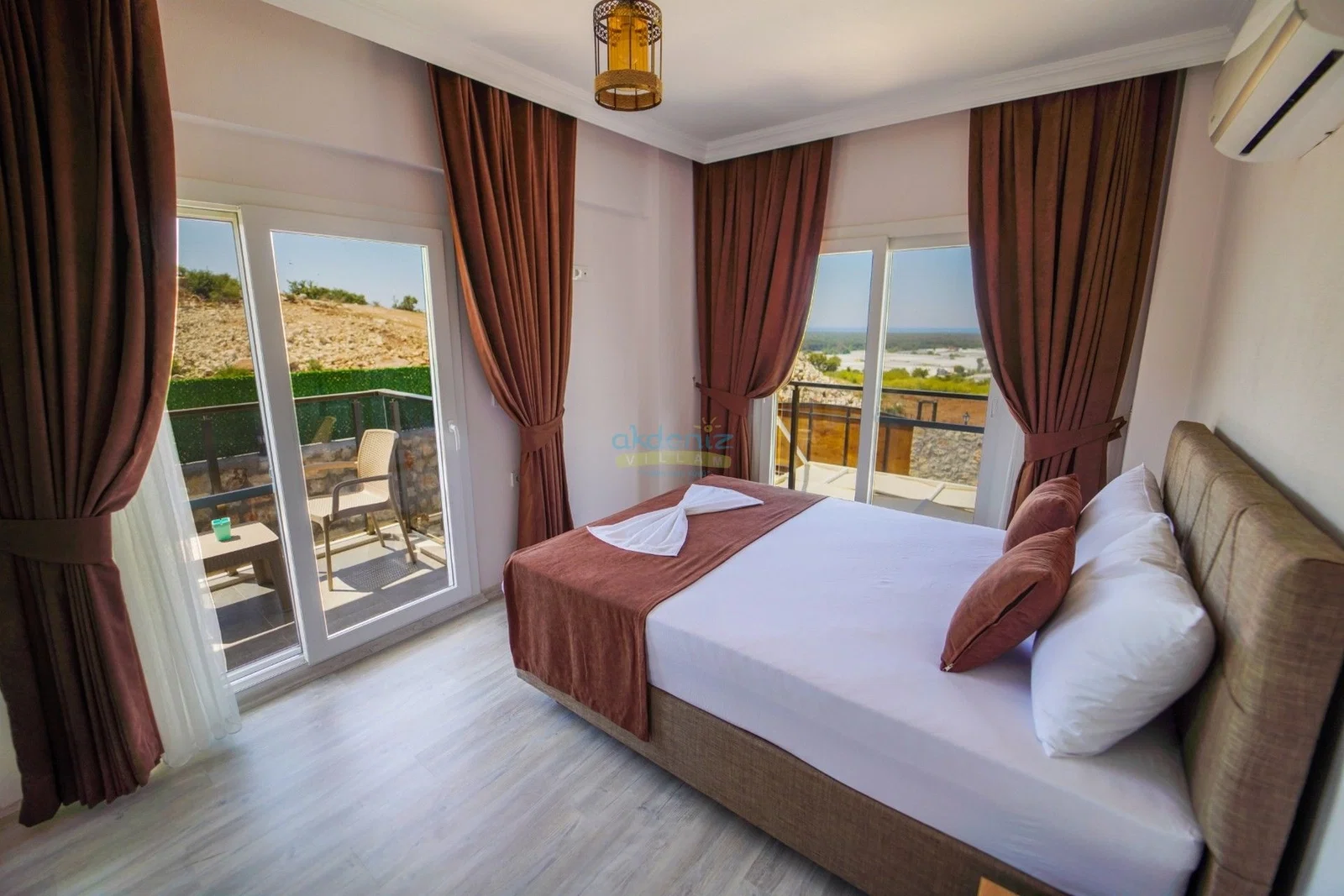 Fethiye’de Huzurlu, Korunaklı Havuzlu, 4 Yatak Odalı, Kiralık Villa