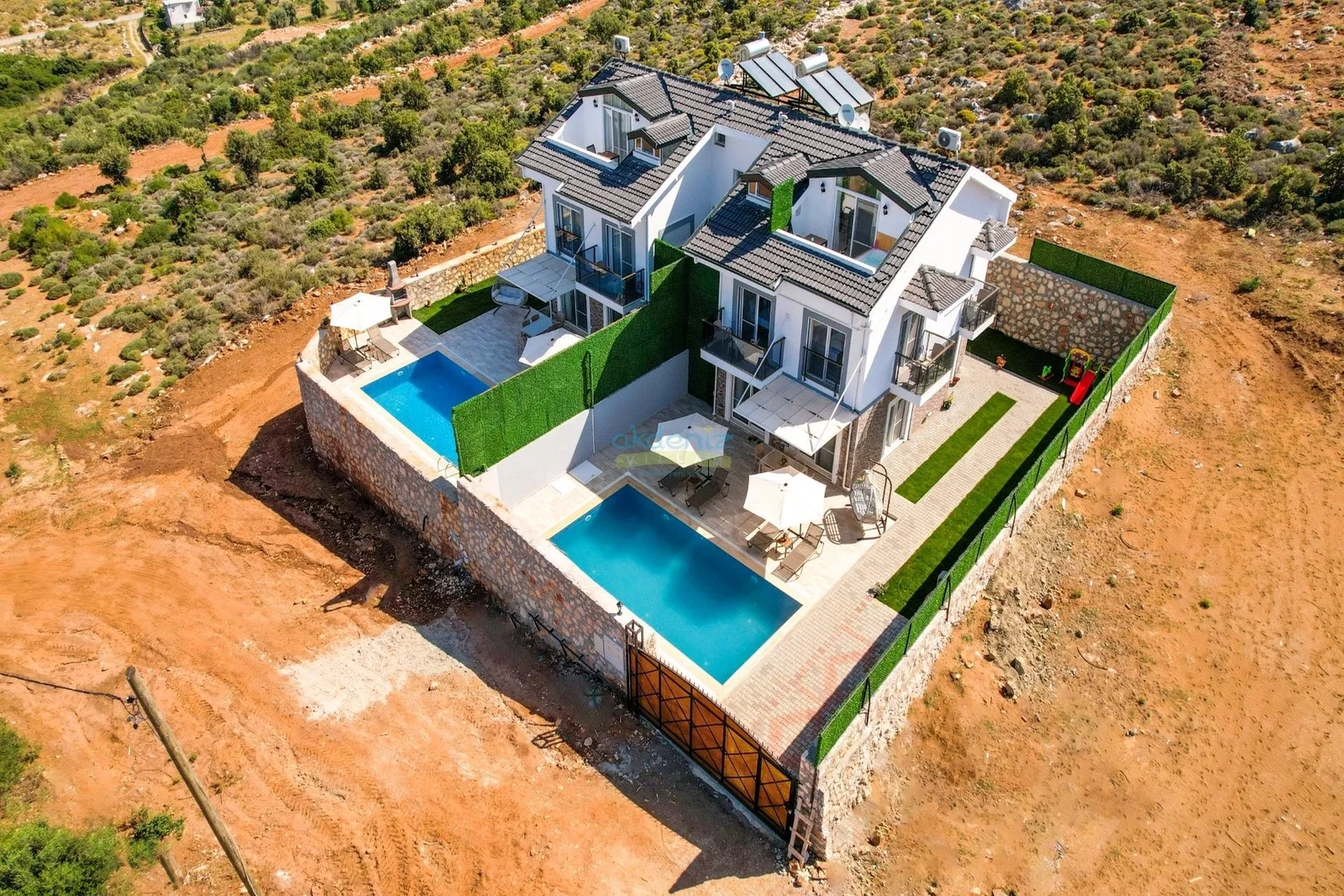 Fethiye’de Huzurlu, Korunaklı Havuzlu, 4 Yatak Odalı, Kiralık Villa