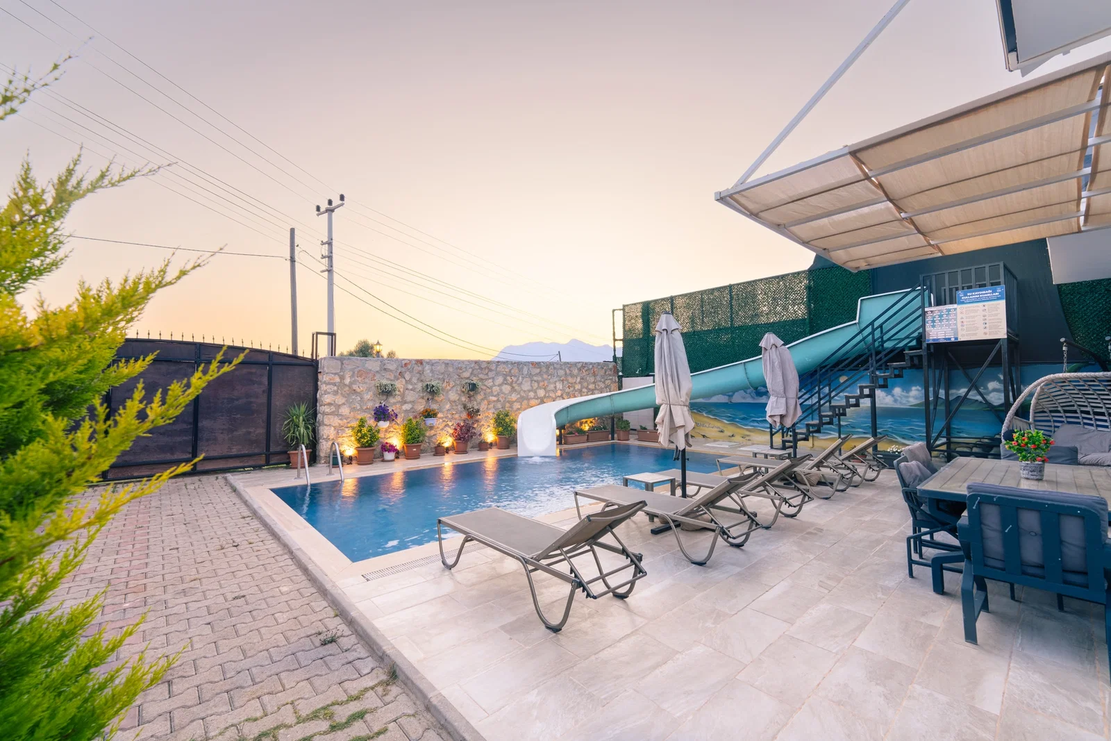 Fethiye’de Huzurlu, Korunaklı Havuzlu, 4 Yatak Odalı, Kiralık Villa