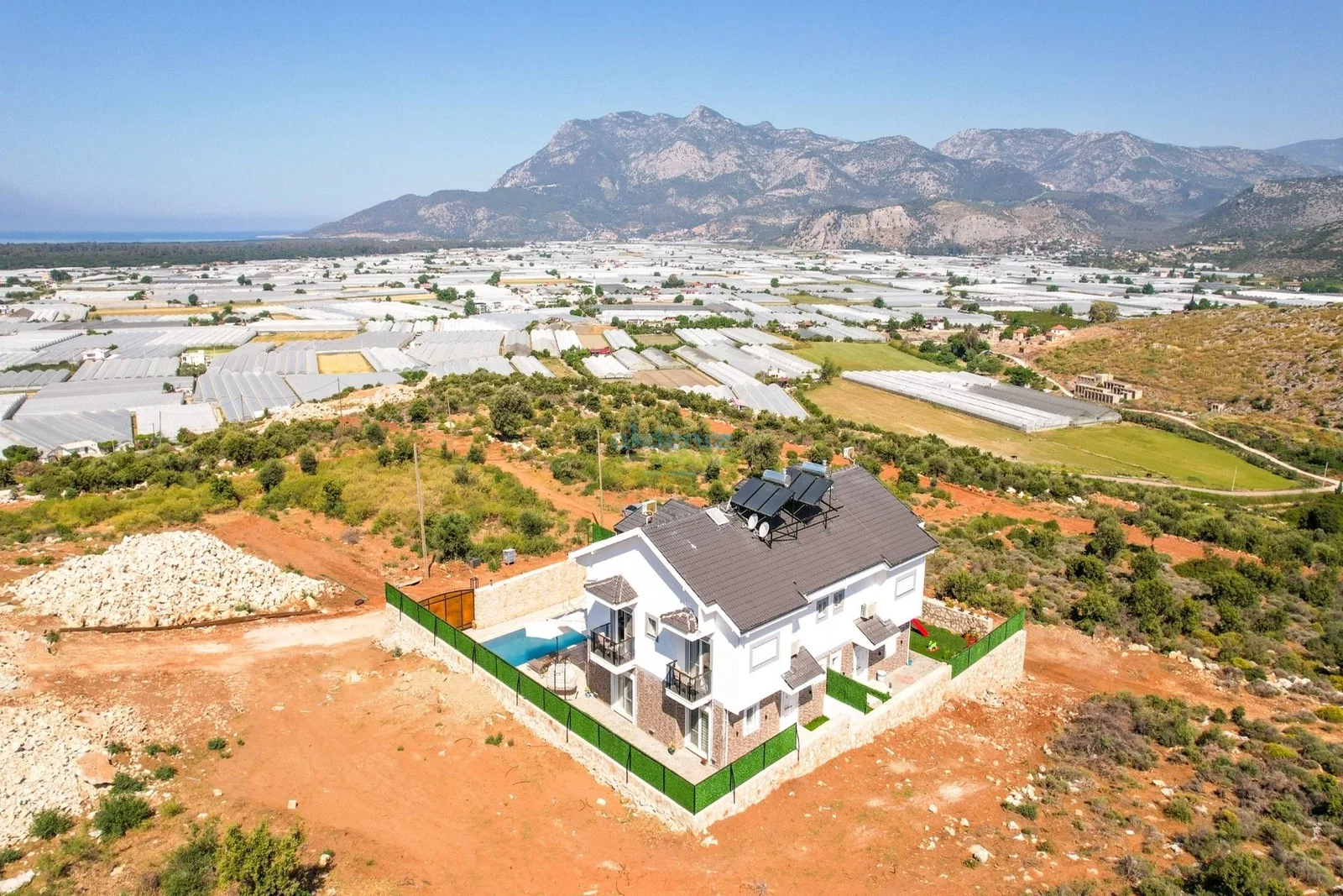 Fethiye’de Huzurlu, Korunaklı Havuzlu, 4 Yatak Odalı, Kiralık Villa