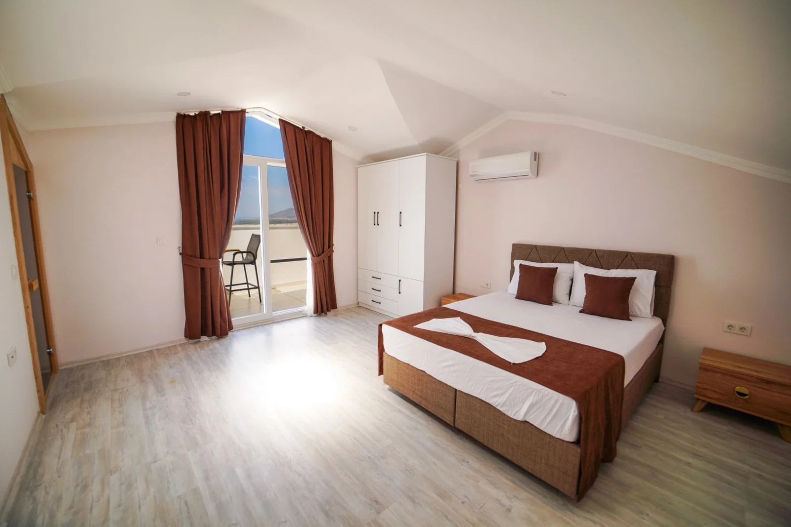 Fethiye’de Huzurlu, Korunaklı Havuzlu, 4 Yatak Odalı, Ekonomik Villa