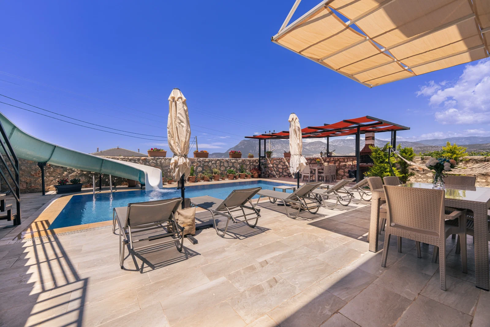 Fethiye’de Huzurlu, Korunaklı Havuzlu, 4 Yatak Odalı, Ekonomik Villa
