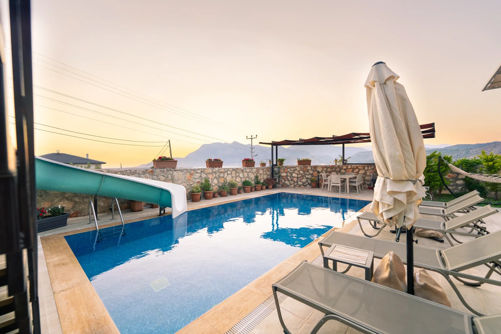 Fethiye’de Huzurlu, Korunaklı Havuzlu, 4 Yatak Odalı, Ekonomik Villa