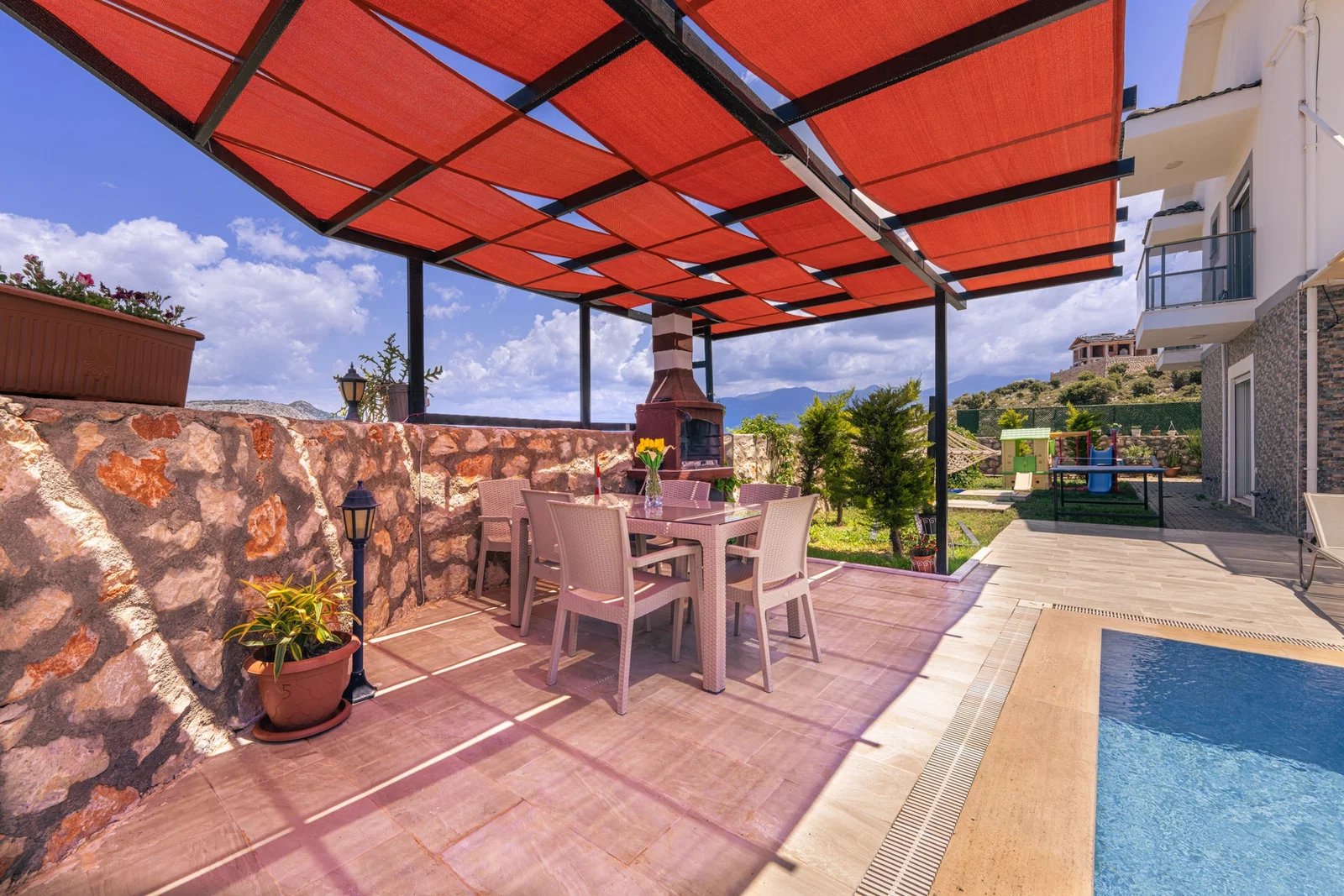 Fethiye’de Huzurlu, Korunaklı Havuzlu, 4 Yatak Odalı, Ekonomik Villa