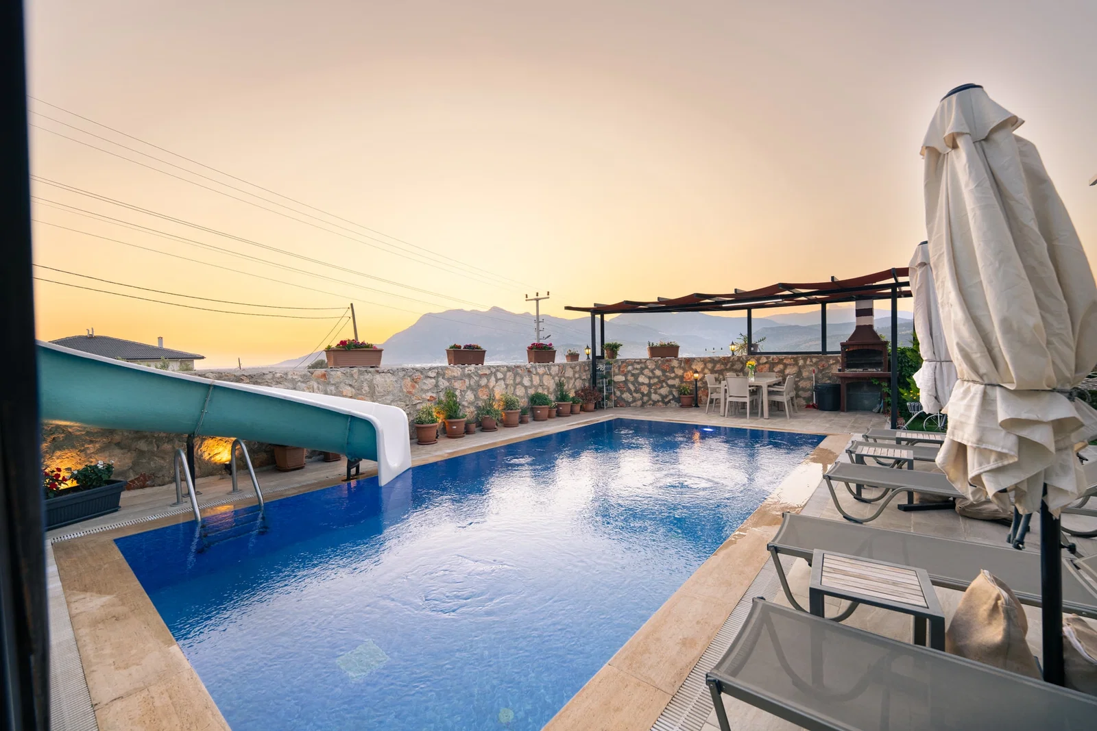 Fethiye’de Huzurlu, Korunaklı Havuzlu, 4 Yatak Odalı, Ekonomik Villa
