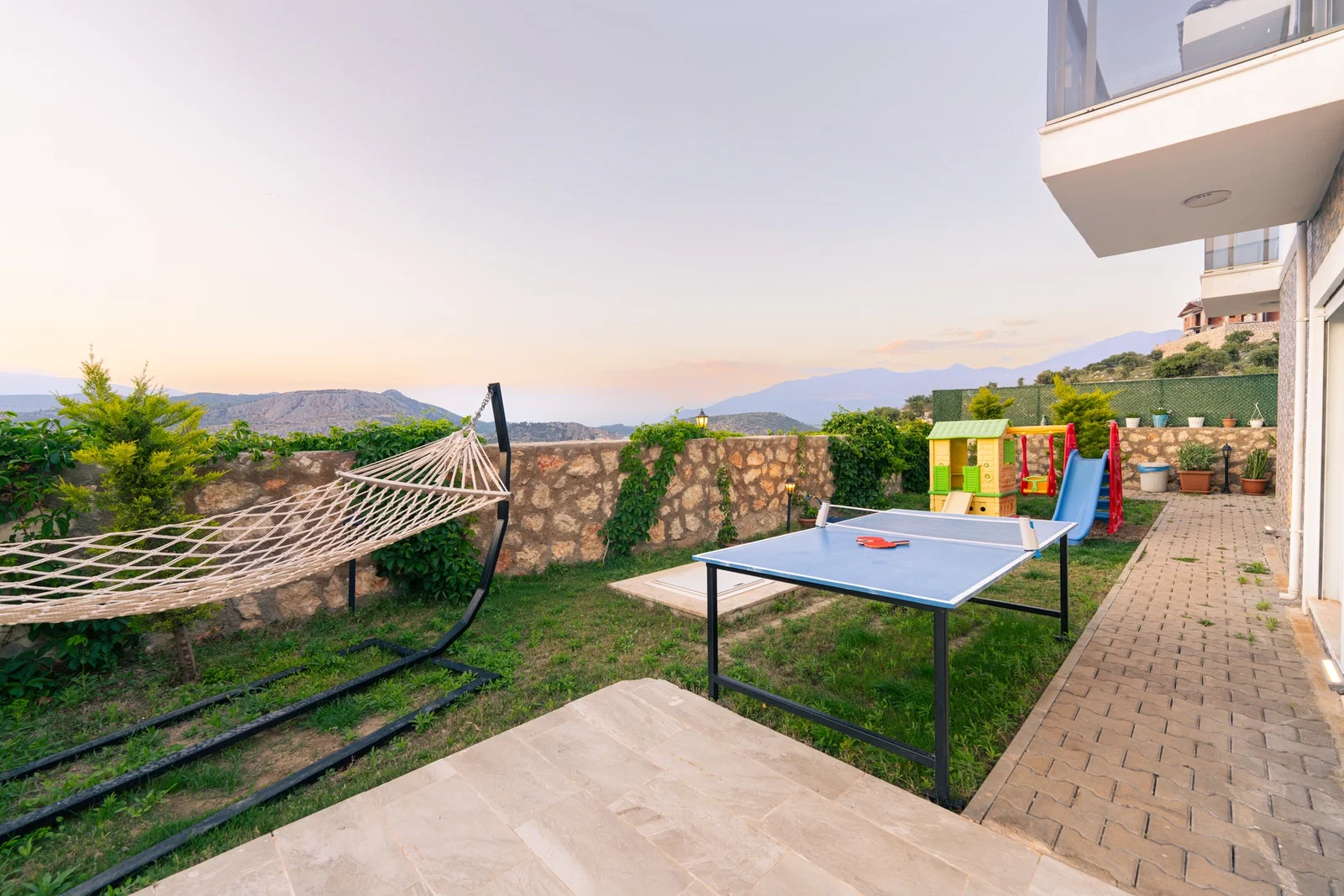Fethiye’de Huzurlu, Korunaklı Havuzlu, 4 Yatak Odalı, Ekonomik Villa