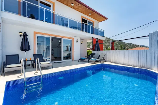 İslamlar’da Huzurlu, Korunaklı Havuzlu, 4 Kişilik, Kiralık Villa