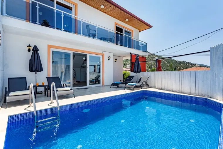 İslamlar’da Huzurlu, Korunaklı Havuzlu, 4 Kişilik, Kiralık Villa