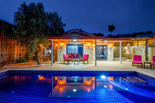 Üzümlü’de Balayına Uygun, Korunaklı Havuzlu, 2 Kişilik Villa