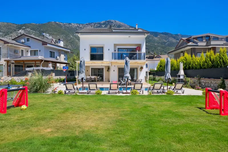 Fethiye’de jakuzili kiralık villa