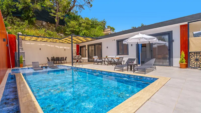 İslamlar’da korunaklı havuzlu kiralık villa